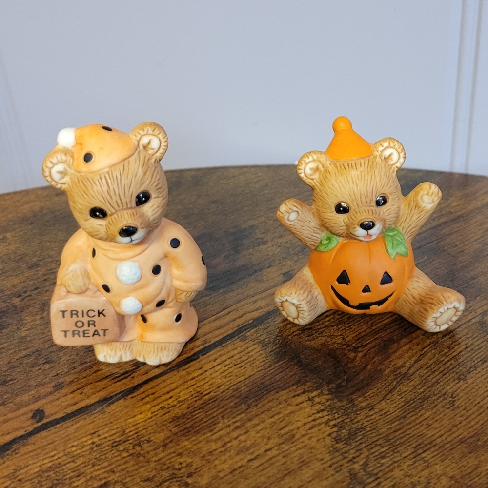 Vintage lot of 2 ceramic Homco Halloween Bear Figurines